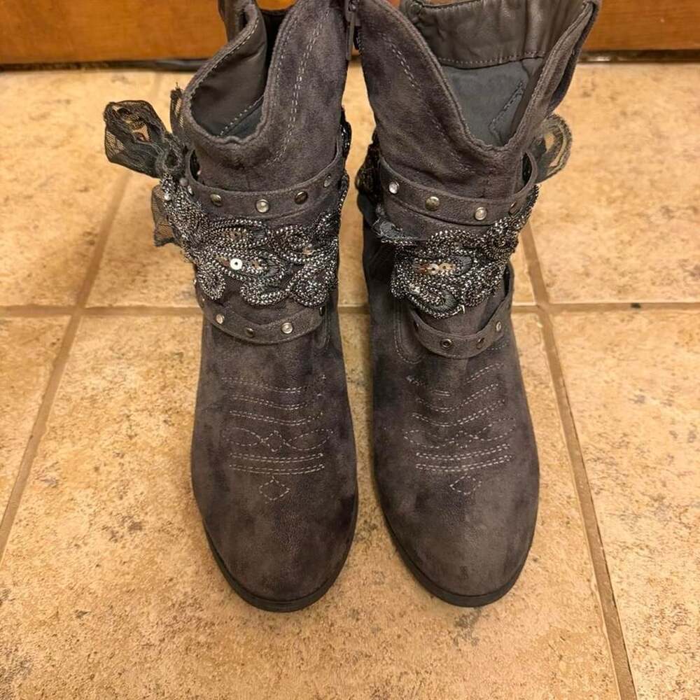 Boutique Western Ankle Boots Size 7.5 Gray Embellished
